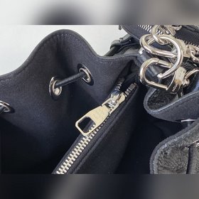 LV Модель M55798 Черная сумка-бакет Muria Изготовлена из перфорир
