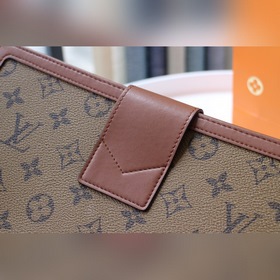 LV Модель： M44178 Сумка DAUPHINE Эта сумка Dauphine изготовлена