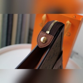 LV Модель： M44178 Сумка DAUPHINE Эта сумка Dauphine изготовлена 