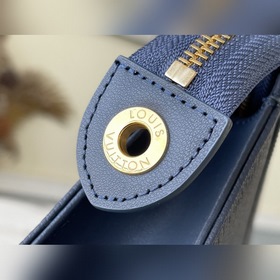 LV Артикул： M45961 Синий Pochette Voyage Сумка-клатч Эта сумка