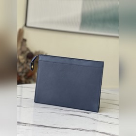 LV Артикул： M45961 Синий Pochette Voyage Сумка-клатч Эта сумка