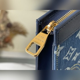 LV Артикул： M45961 Синий Pochette Voyage Сумка-клатч Эта сумка 