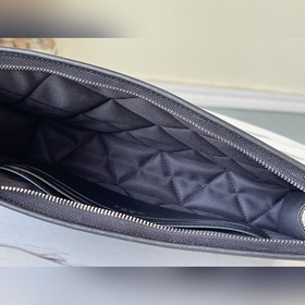 LV Артикул： M45961 Черная сумка Pochette Voyage Эта сумка Pochet