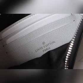 LV DISCOVERY POCHETTE Маленькая сумка Модель M44323 Эта небольша