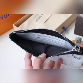 LV DISCOVERY POCHETTE Маленькая сумка Модель M44323 Эта небольша