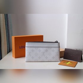 LV DISCOVERY POCHETTE Маленькая сумка Модель M44323 Эта небольша