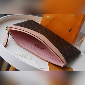 LV сумка Модель： M62048 Балетный розовый Эта сумка изготовлена