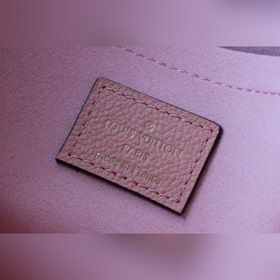 LV сумка Модель： M62048 Балетный розовый Эта сумка изготовлена