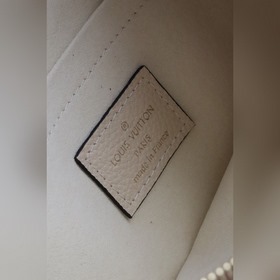 LV 【 Сумка в руке】 Артикул： M80174 Бежевый Клатч из мягкой кожи