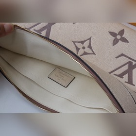 LV 【 Сумка в руке】 Артикул： M80174 Бежевый Клатч из мягкой кожи