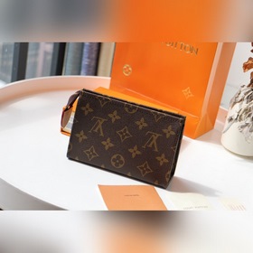 LV Артикул： M47546 Косметичка из ткани Monogram Просторное внут