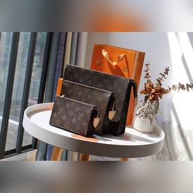 LV Артикул： M47546 Косметичка из ткани Monogram Просторное внут