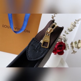 LV Артикул： M46037 Старая монета сумка представляет собой стиль
