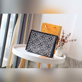 LV Артикул： M80074 POCHE TOILLETTE 26 Косметичка Эта косметичка