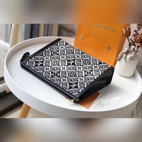 LV Артикул： M80074 POCHE TOILLETTE 26 Косметичка Эта косметичка