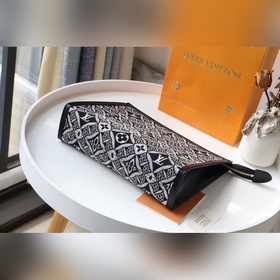 LV Артикул： M80074 POCHE TOILLETTE 26 Косметичка Эта косметичка
