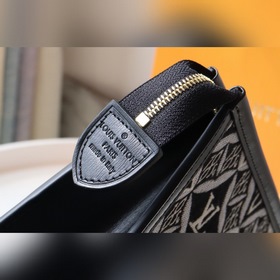 LV Артикул： M80074 POCHE TOILLETTE 26 Косметичка Эта косметичка