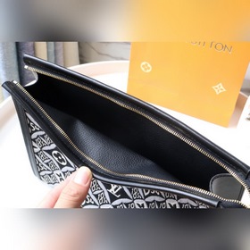 LV Артикул： M80074 POCHE TOILLETTE 26 Косметичка Эта косметичка