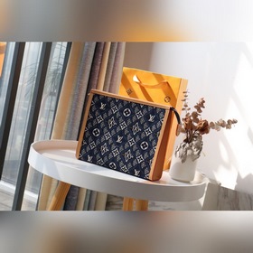 LV Артикул： M80306 POCHE TOILLETTE 26 Туалетная сумка Эта косме