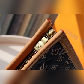 LV Артикул： M80306 POCHE TOILLETTE 26 Туалетная сумка Эта косме