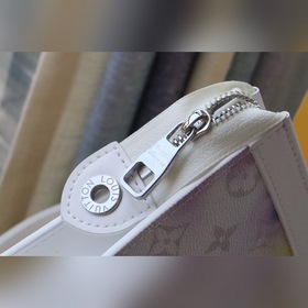 LV Артикул： M80460 Сумка POCHETTE VOYAGE среднего размера Вирдж