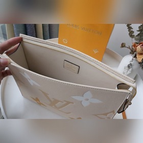 LV Артикул： M80504 By The Pool Туалетная сумка 26 Изготовлена 