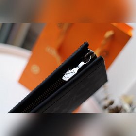LV Модель M61692 Sakura Сумка POCHETTE VOYAGE Эта новая сумка Po
