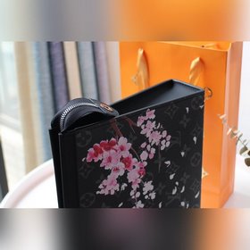 LV Модель M61692 Sakura Сумка POCHETTE VOYAGE Эта новая сумка Po