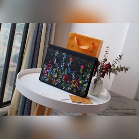 LV Модель M61692 Шелковый принт с цветочным узором Черный цветок