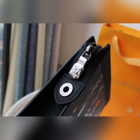 LV Модель M61692 Шелковый принт с цветочным узором Черный цветок