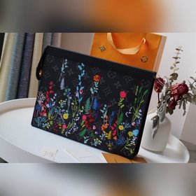LV Модель M61692 Шелковый принт с цветочным узором Черный цветок