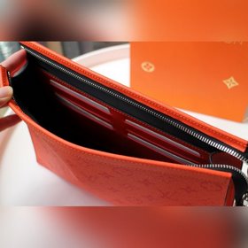 LV Модель M30432 Оранжевый Средняя сумка POCHETTE VOYAGE Серия
