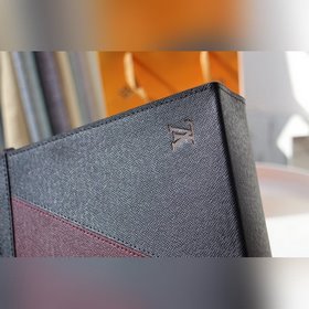 LV Средняя сумка POCHETTE VOYAGE Артикул： M30718 Сумка Pochette
