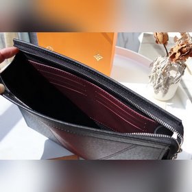 LV Средняя сумка POCHETTE VOYAGE Артикул： M30718 Сумка Pochette