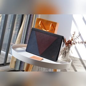 LV Средняя сумка POCHETTE VOYAGE Артикул： M30718 Сумка Pochette 