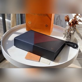 LV Средняя сумка POCHETTE VOYAGE Артикул： M30718 Сумка Pochette 
