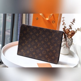 LV Модель： M47542 Косметичка из ткани Monogram Просторное внутре