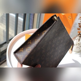 LV Модель： M47542 Косметичка из ткани Monogram Просторное внутре