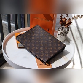 LV Модель： M47542 Косметичка из ткани Monogram Просторное внутре