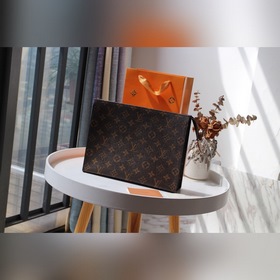 LV Модель： M47542 Косметичка из ткани Monogram Просторное внутре