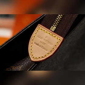 LV Модель： M47542 Косметичка из ткани Monogram Просторное внутре