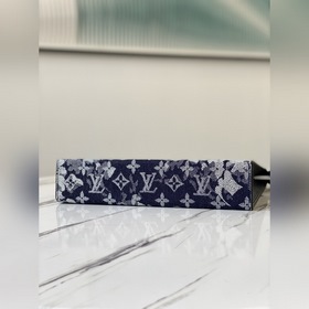 LV Артикул： M80034 POCHETTE VOYAGE Сумка-клатч Эта сумка Pochet