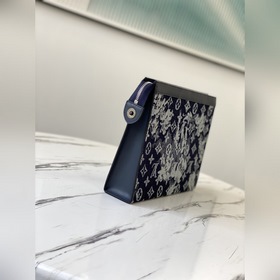 LV Артикул： M80034 POCHETTE VOYAGE Сумка-клатч Эта сумка Pochet