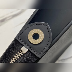 LV Артикул： N41696 Черная сумка Pochette Voyage среднего размера