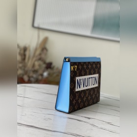 LV Артикул： M81204 Клатч Из капсульной коллекции, с неровным ри