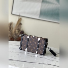 LV Модель： M20520 Сумка-клатч Представлена весенне-летнем показе