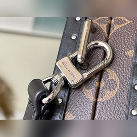 LV Модель： M20520 Сумка-клатч Представлена весенне-летнем показе