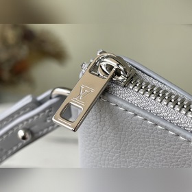 LV Артикул： M69836 Клатч Чехол для iPad Aerogram Сдержанный ди