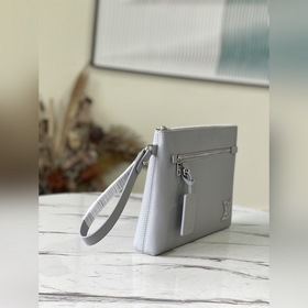 LV Артикул： M69836 Клатч Чехол для iPad Aerogram Сдержанный ди