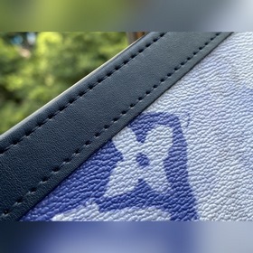 LV Артикул： M80460 Синяя сумка POCHETTE VOYAGE среднего размера 